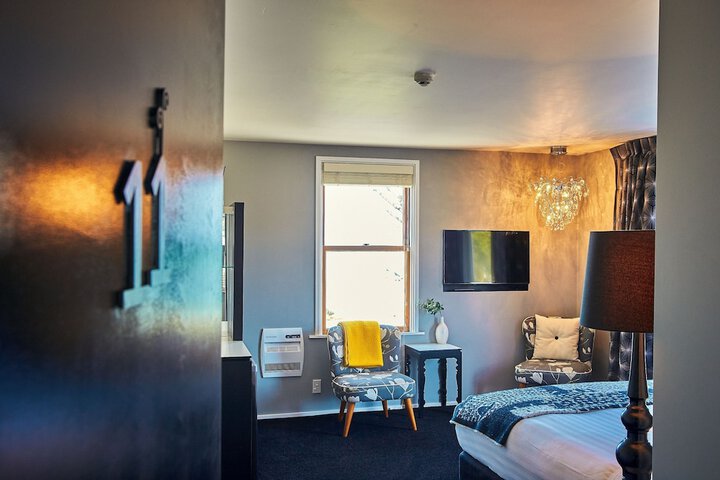 Room 27 of 78