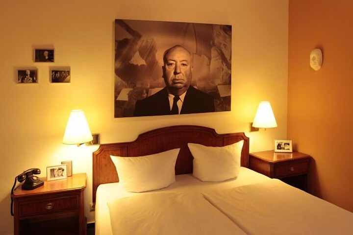 Room 6 of 42