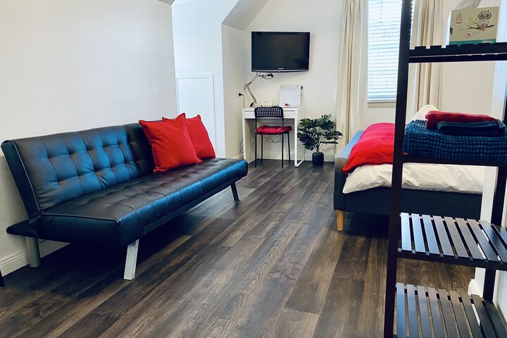Room 4 of 20