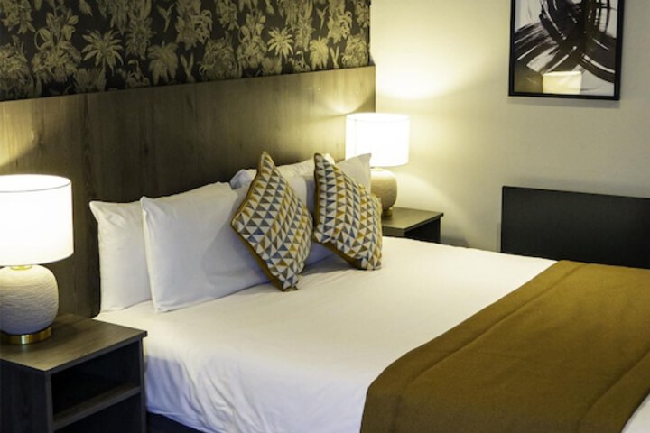 Room 76 of 295