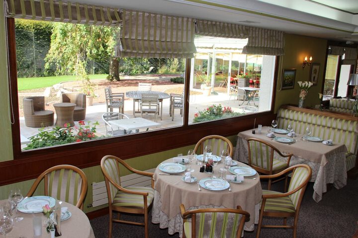 Dining 14 of 24