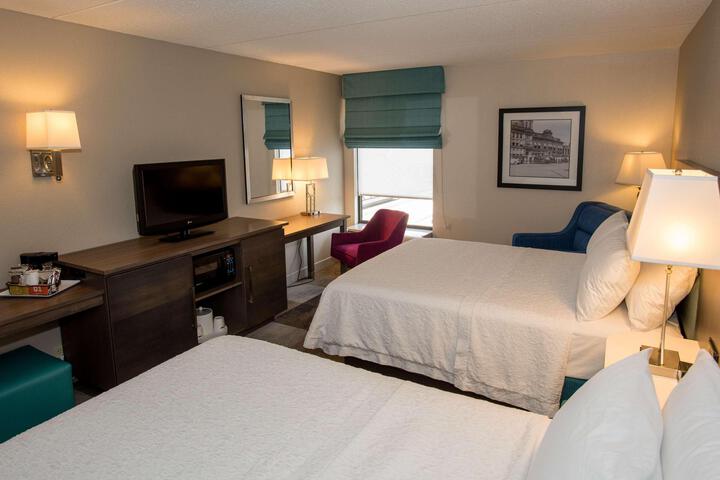 2 Queen Beds (7 of 11)