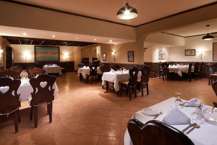 Dining 53 of 83