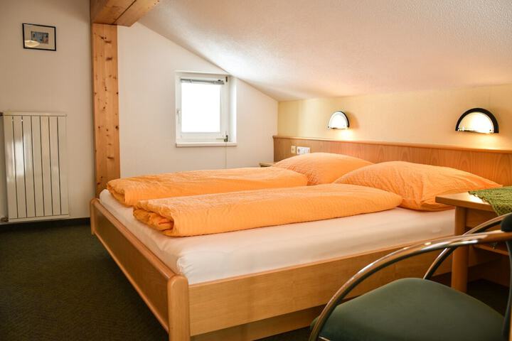 Room 14 of 76
