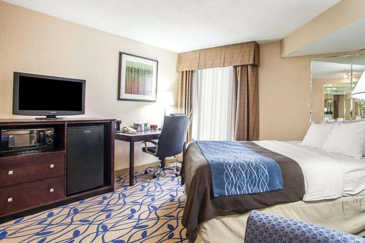 2 Queen Beds (3 of 5)