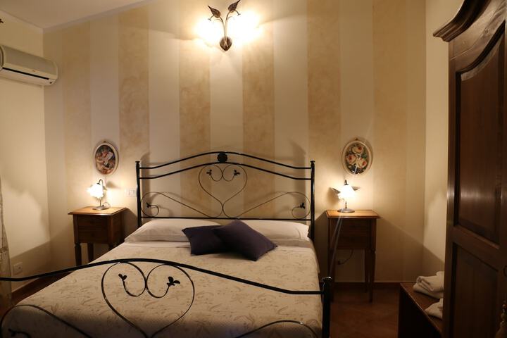 Room 7 of 30