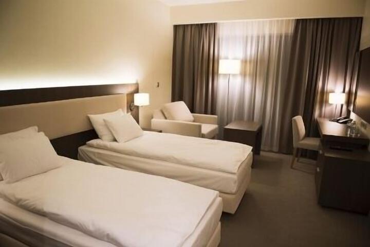 Room 16 of 22