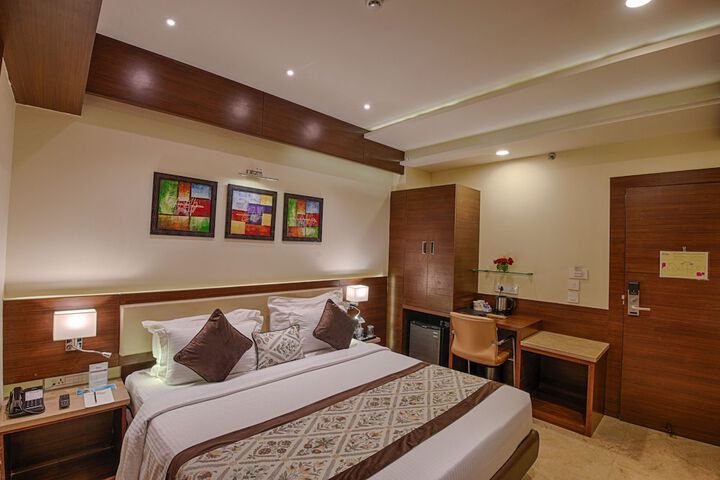 Room 12 of 28