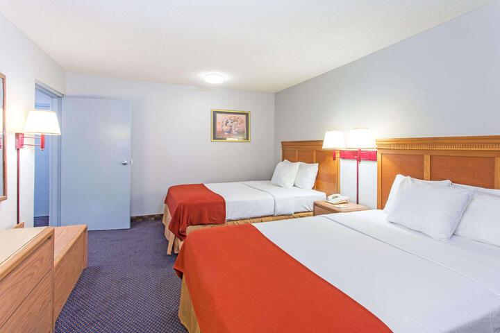 2 Double Beds (6 of 15)