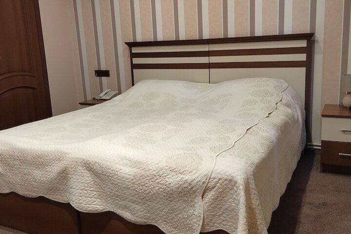 Room 102 of 164