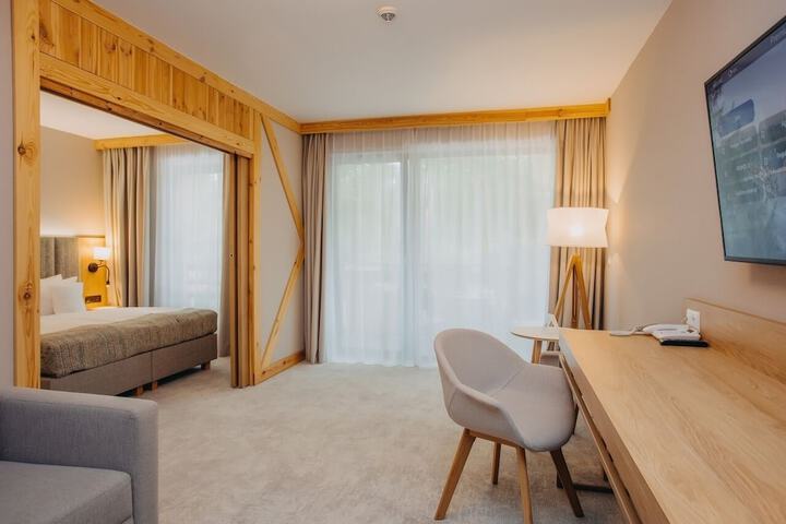 Room 4 of 28