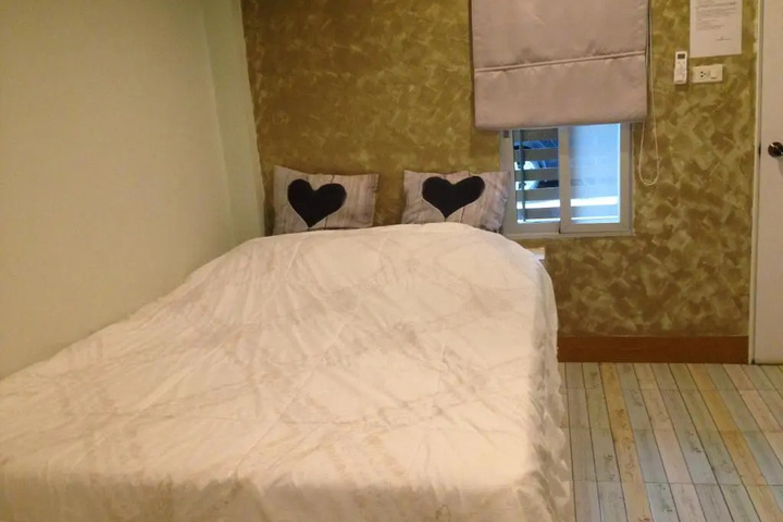 Room 2 of 9