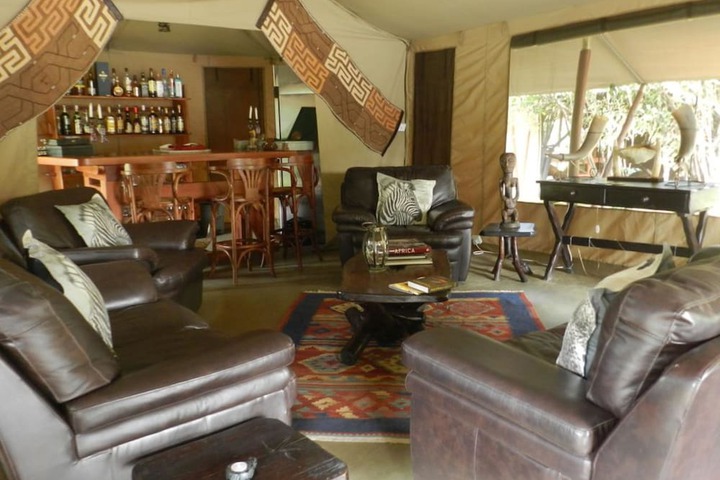 Lounge 13 of 16