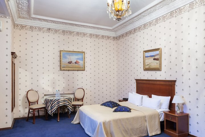 Room 17 of 136