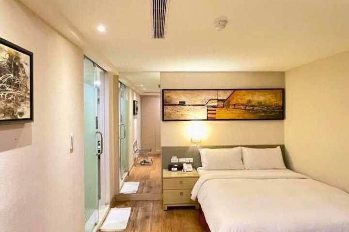 Room 10 of 78