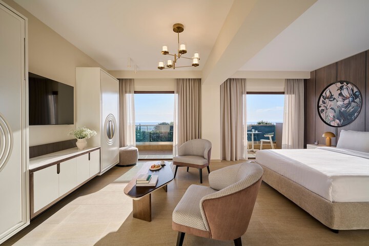 Room 100 of 400