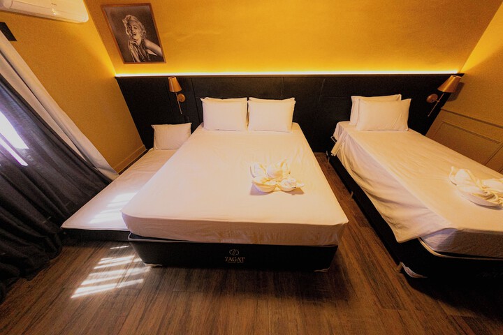 Room 6 of 30