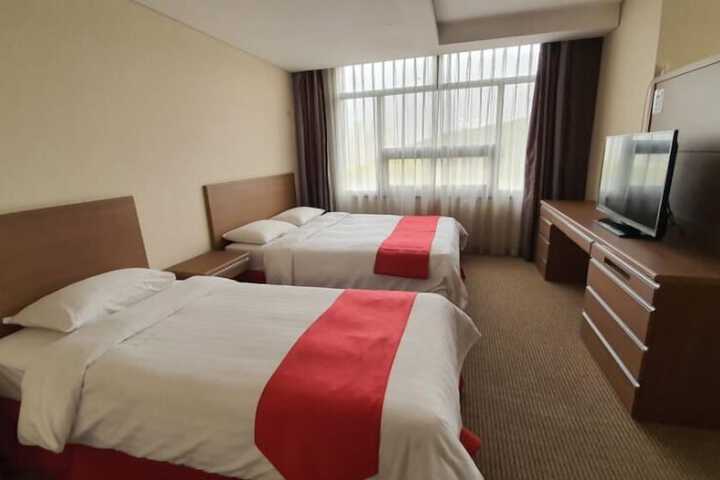 Room 8 of 34