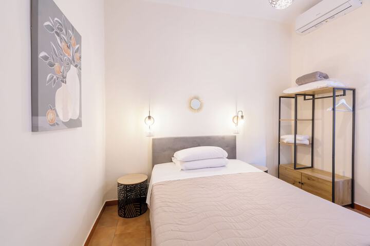 Room 6 of 34