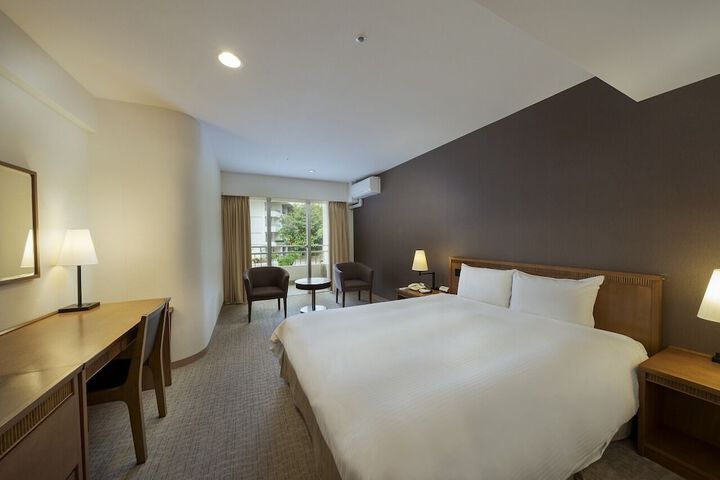 Room 5 of 89