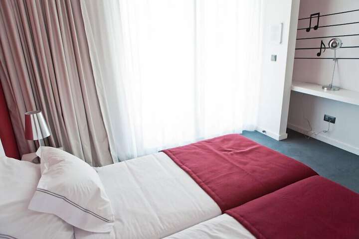 Room 9 of 105