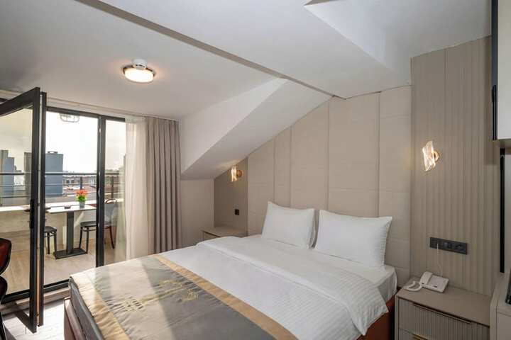 Room 50 of 74