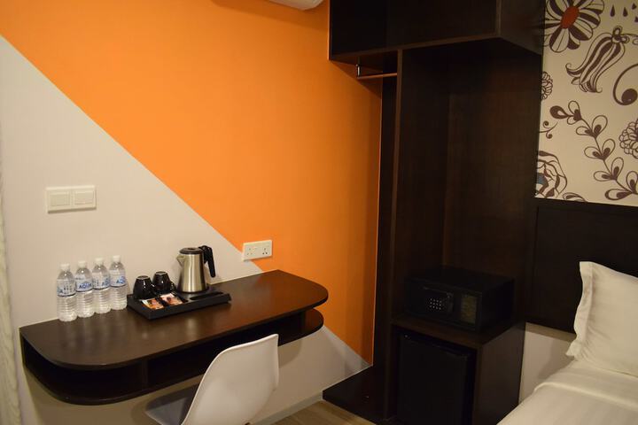 Room 15 of 37