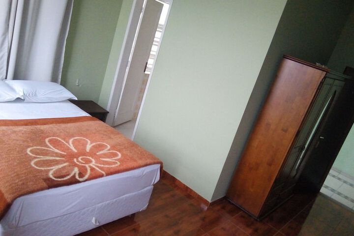 Room 6 of 18