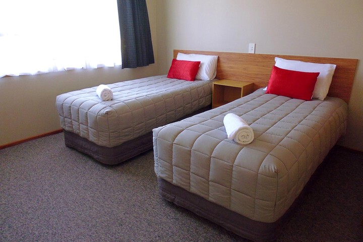 Room 6 of 25