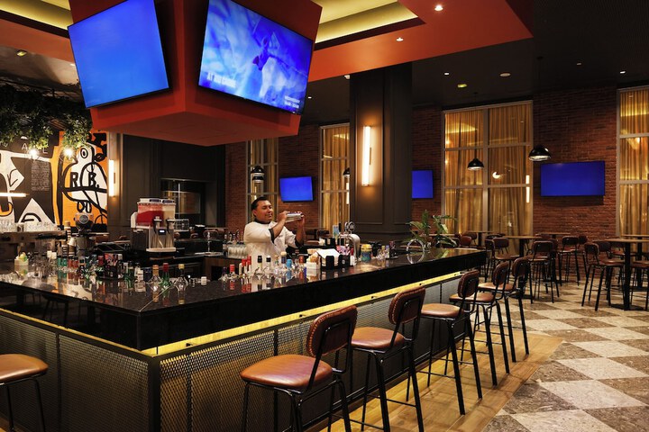 Lounge 200 of 223
