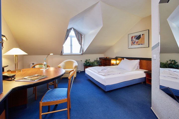 Room 6 of 55