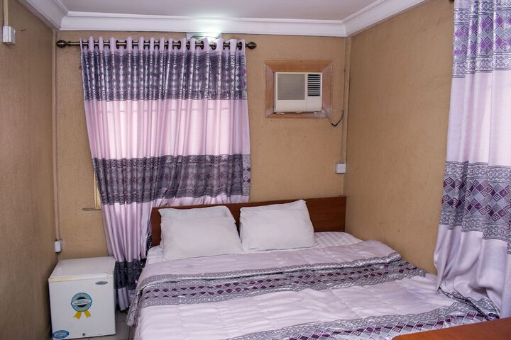 Room 12 of 18