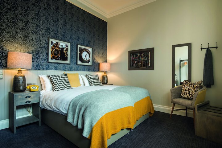 Room 3 of 34