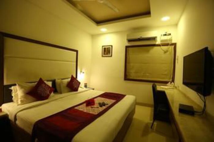 OYO 683 Hotel Sri Chakra Inn