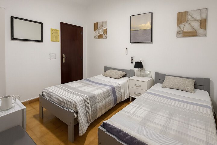 Room 5 of 112