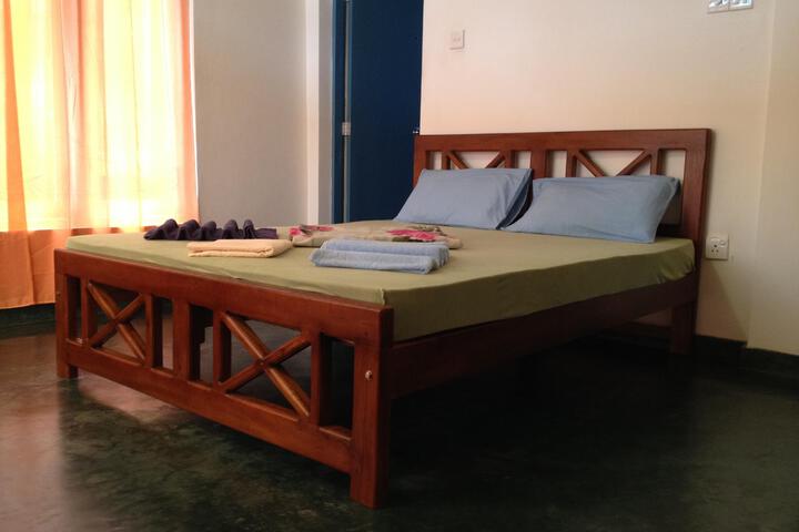Room 4 of 7