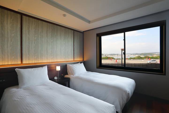 Room 3 of 27