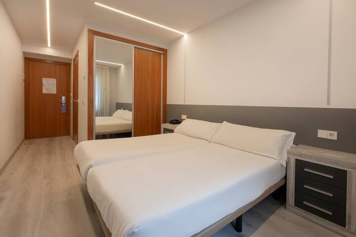 Room 9 of 37