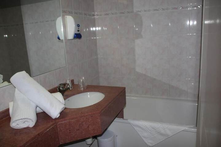 Room 12 of 28