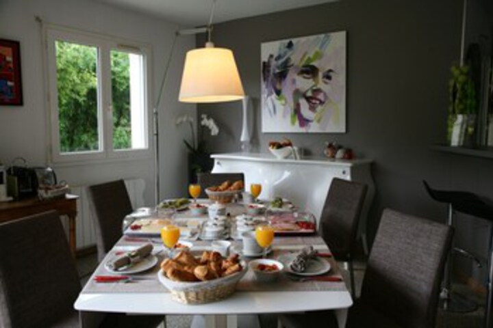 Breakfast/Coffee Service 12 of 102