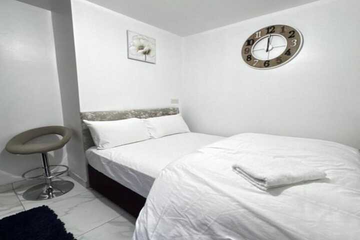 Room 9 of 23