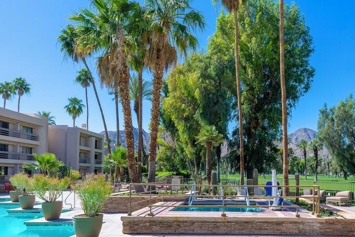 Hotel Pool