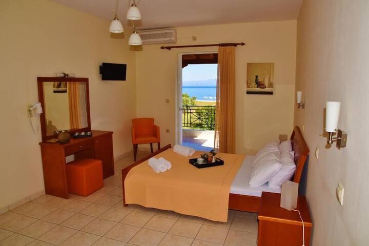 Room 2 of 10