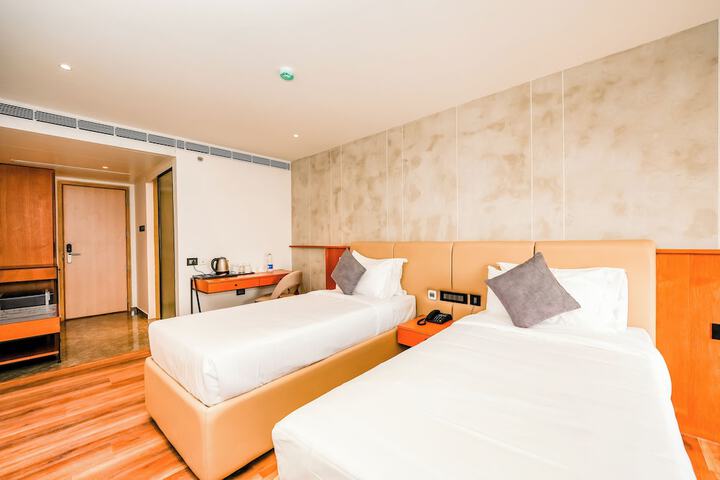 Room 2 of 32