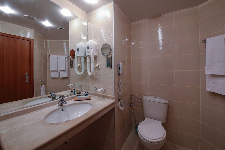 Room 12 of 69