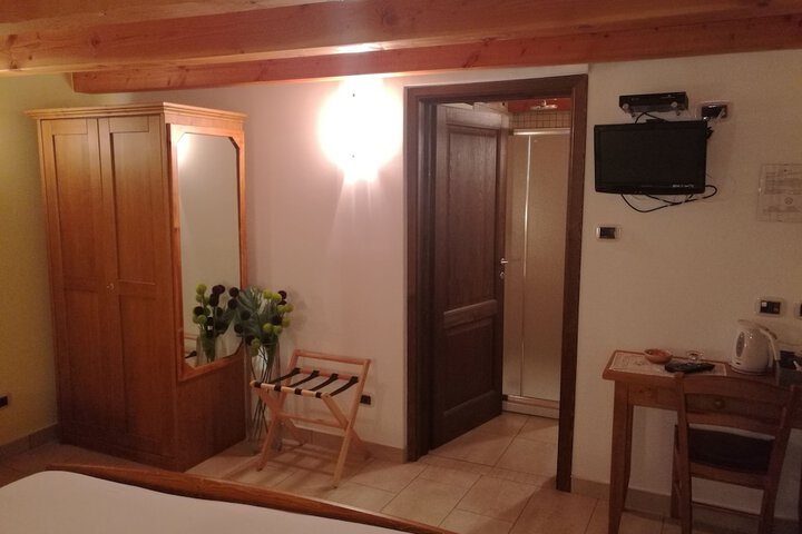 Room 27 of 98