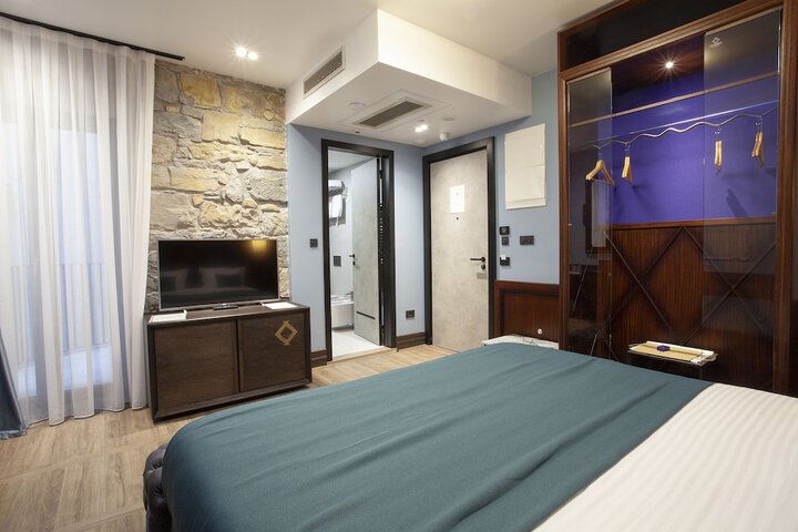 Room 11 of 46