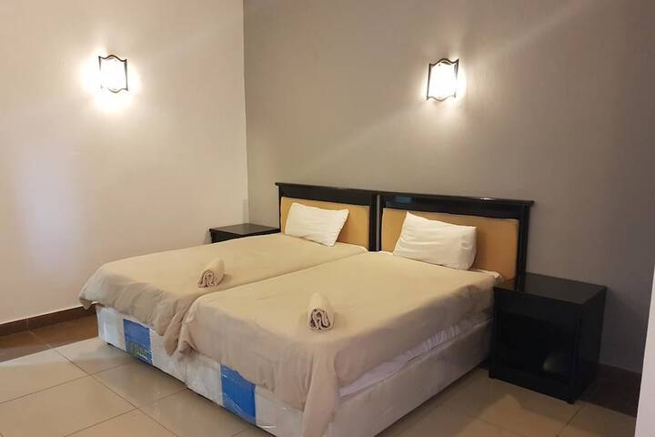 Room 10 of 32