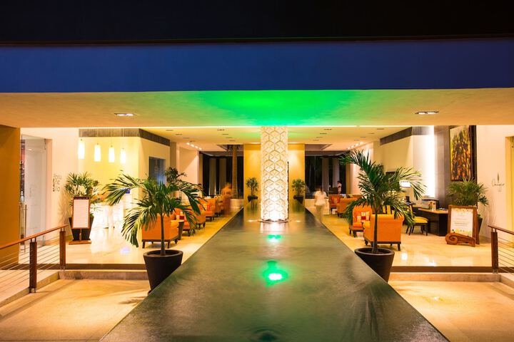 Hotel 2 of 251