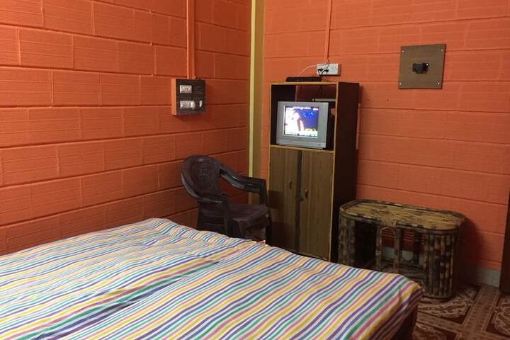 Room 4 of 81